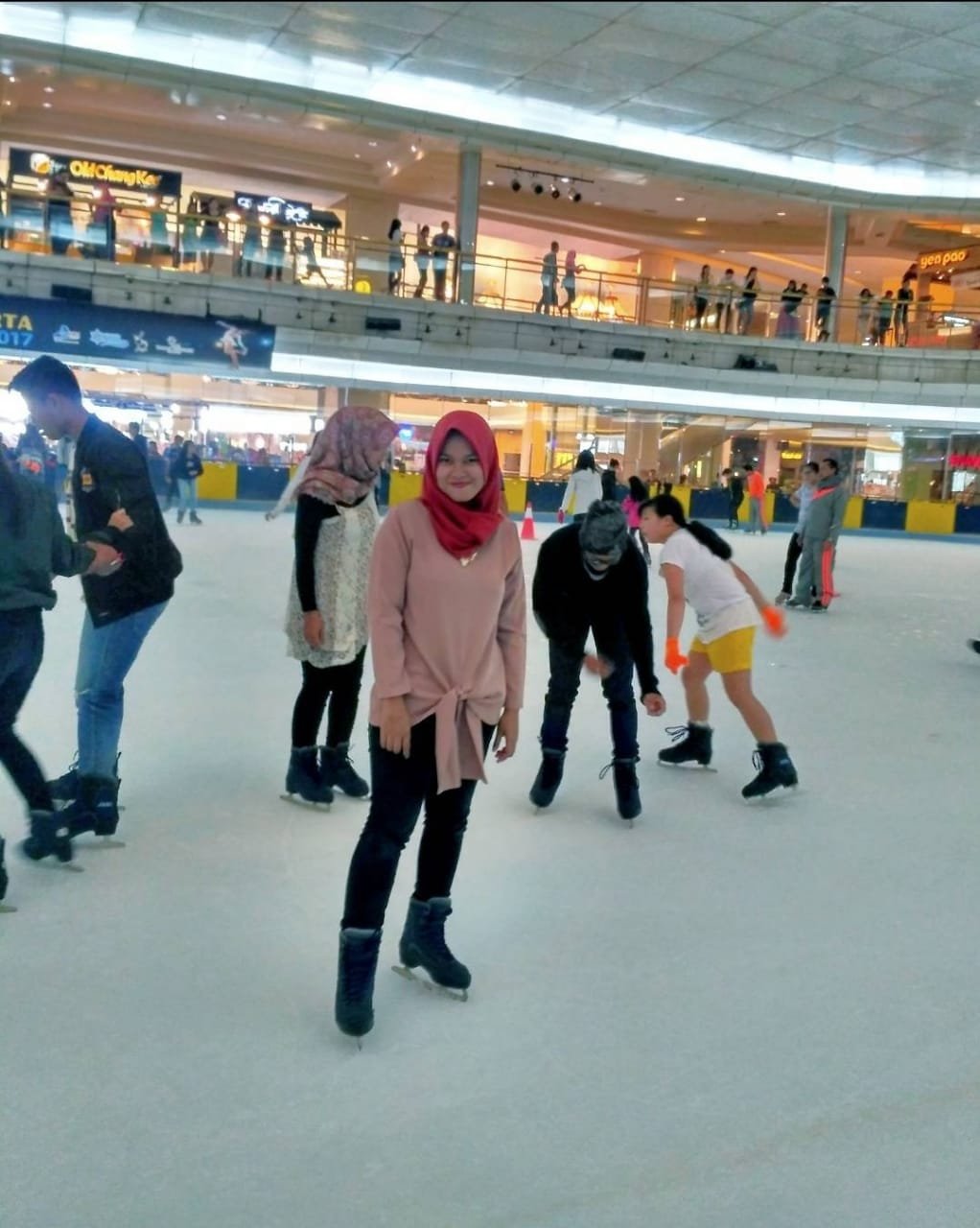 Aeon cakung skating ice Aeon Mall